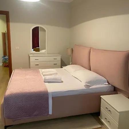 Mina * Tirana